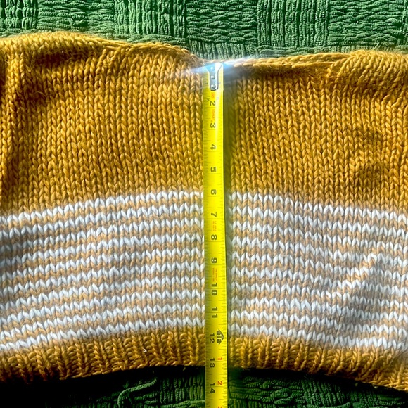 Hand-knit wool sweater made by myself. Cropped at hips with oversized sleeves. - Picture 2 of 4